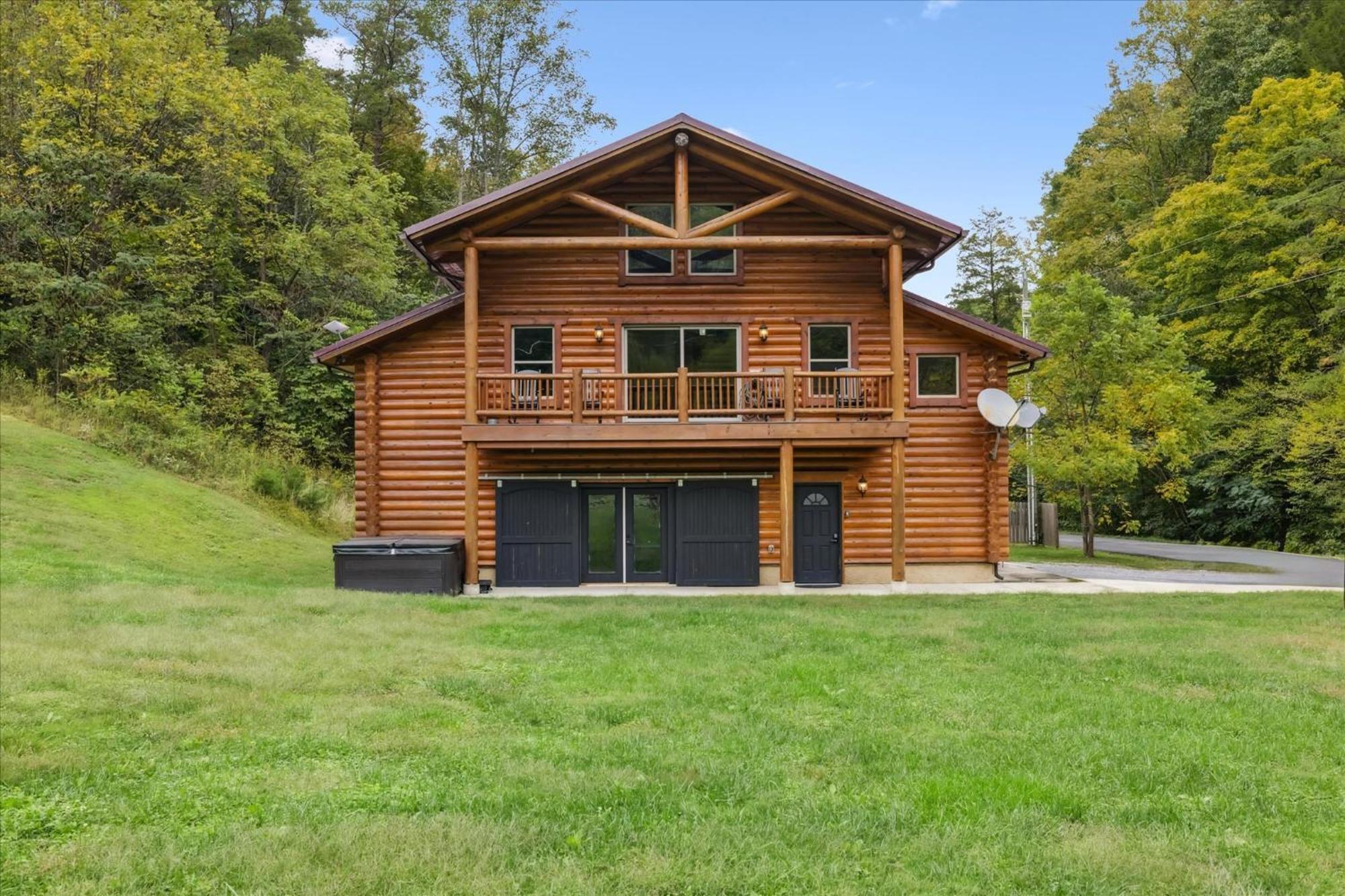 Hot Tub Fire Pit Game Room Theater Easy Access Sleeps 12 - Black Bear Lodge Pigeon Forge Exterior photo