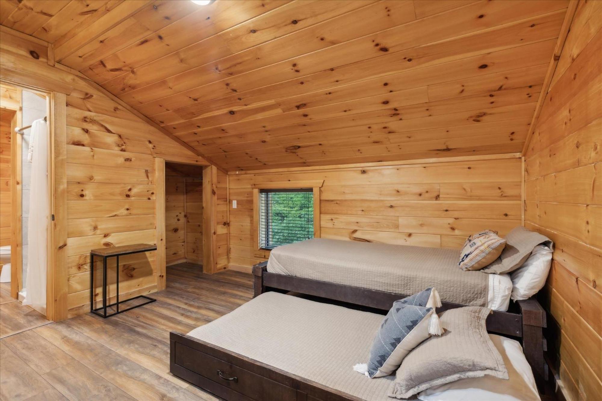 Hot Tub Fire Pit Game Room Theater Easy Access Sleeps 12 - Black Bear Lodge Pigeon Forge Exterior photo