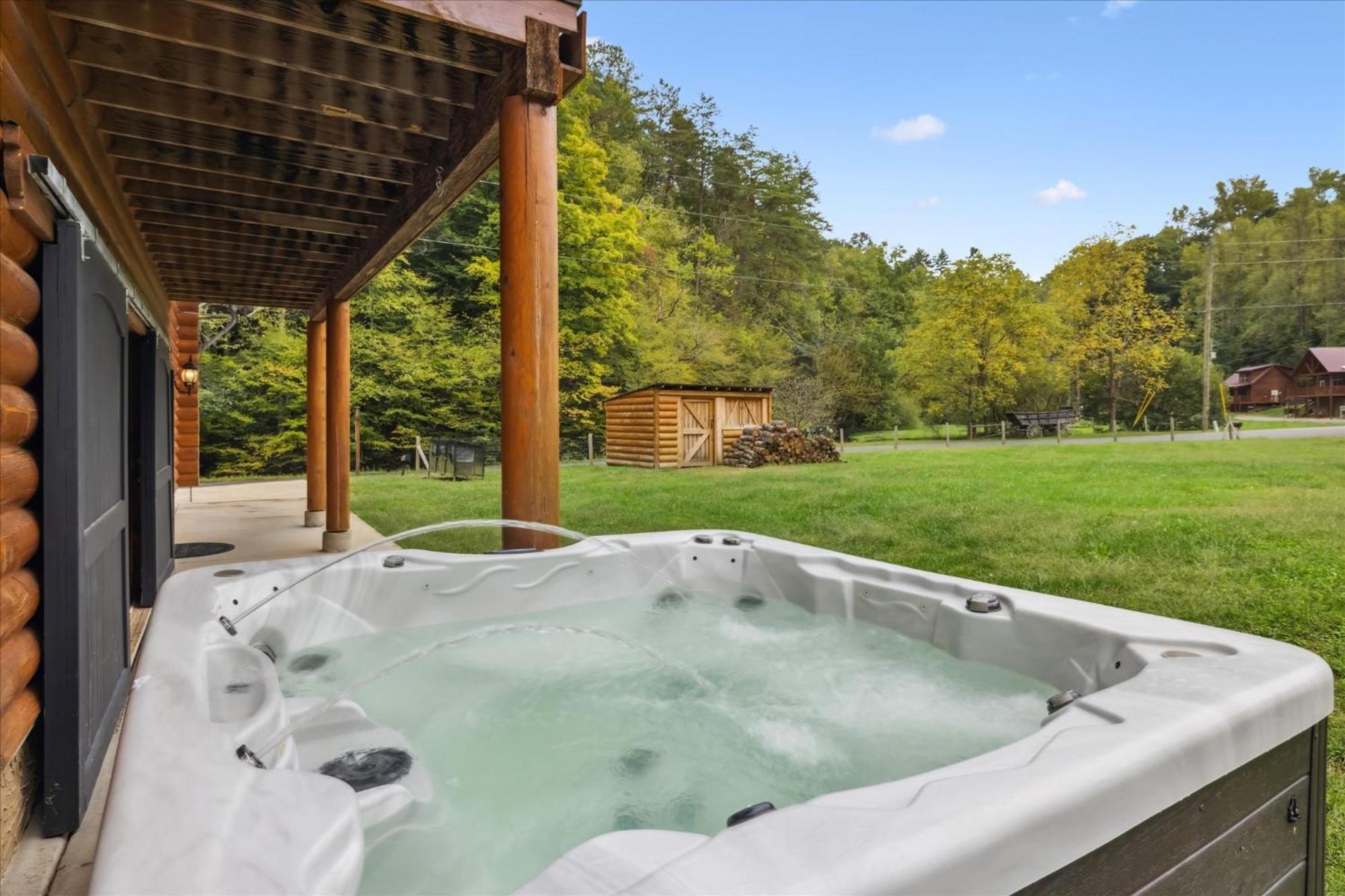 Hot Tub Fire Pit Game Room Theater Easy Access Sleeps 12 - Black Bear Lodge Pigeon Forge Exterior photo