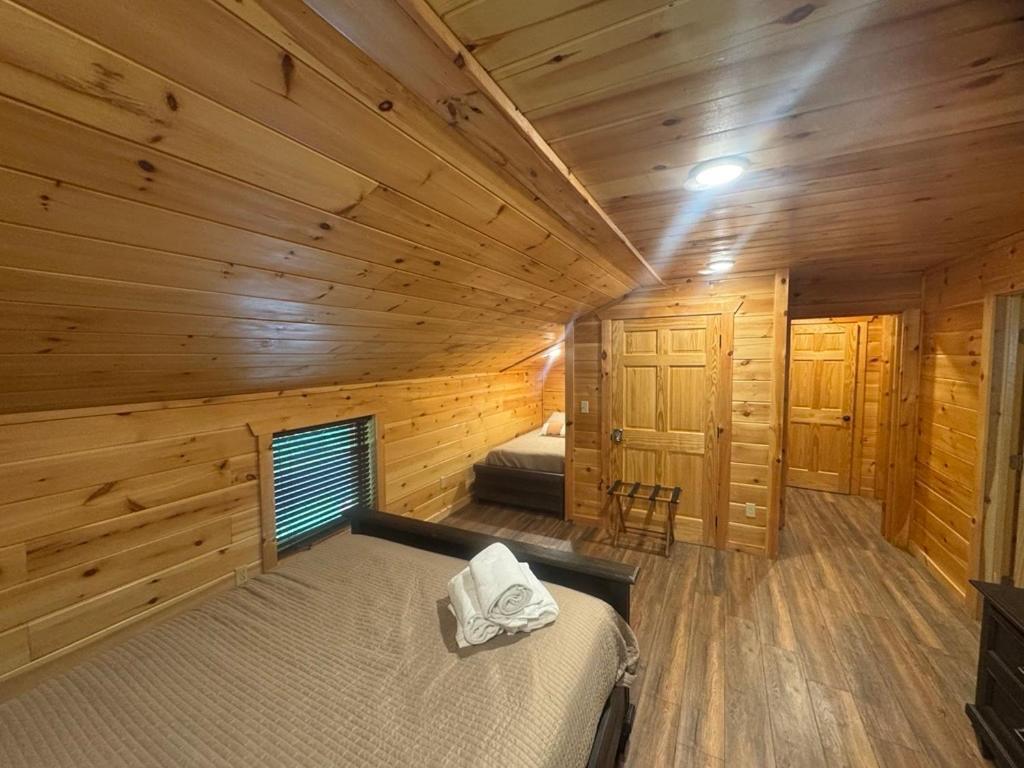 Hot Tub Fire Pit Game Room Theater Easy Access Sleeps 12 - Black Bear Lodge Pigeon Forge Exterior photo