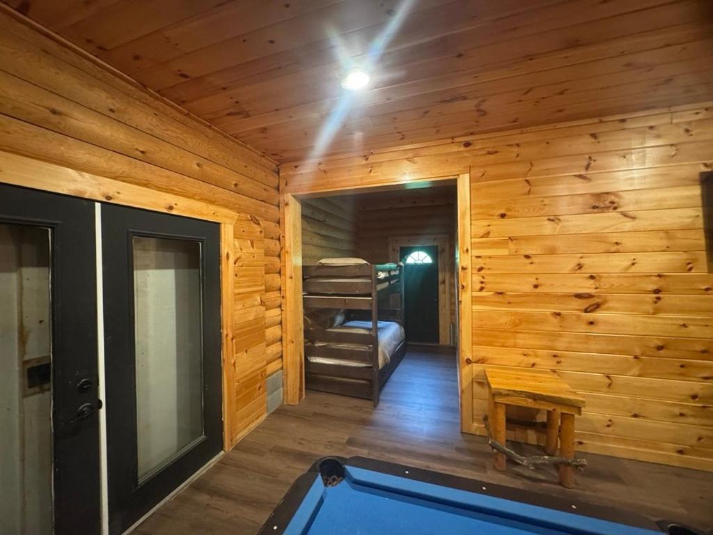 Hot Tub Fire Pit Game Room Theater Easy Access Sleeps 12 - Black Bear Lodge Pigeon Forge Exterior photo